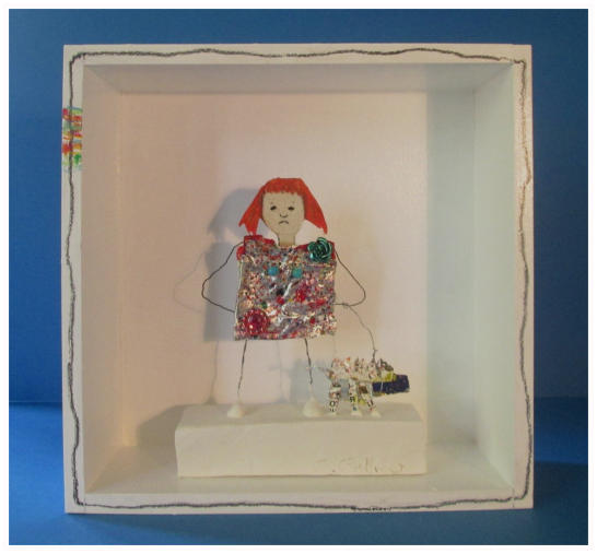 Objekt Nr. 10      Girls Kasten 25x25cm.